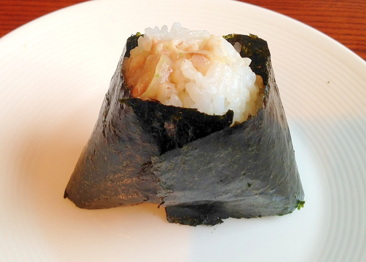 玉ねぎとおかかの醤油マヨおにぎり