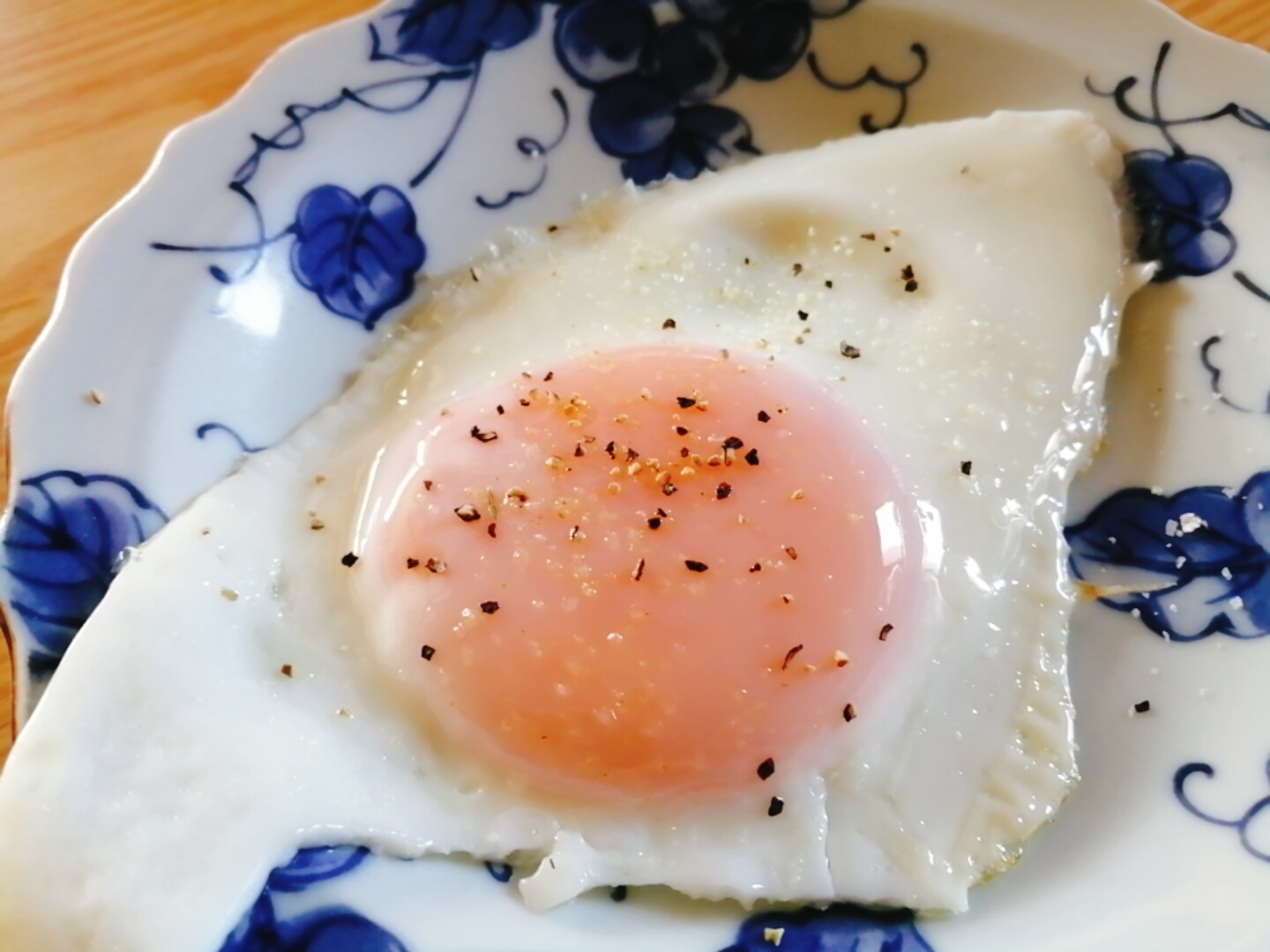 ブラックペッパーとクレイジーソルトの目玉焼き