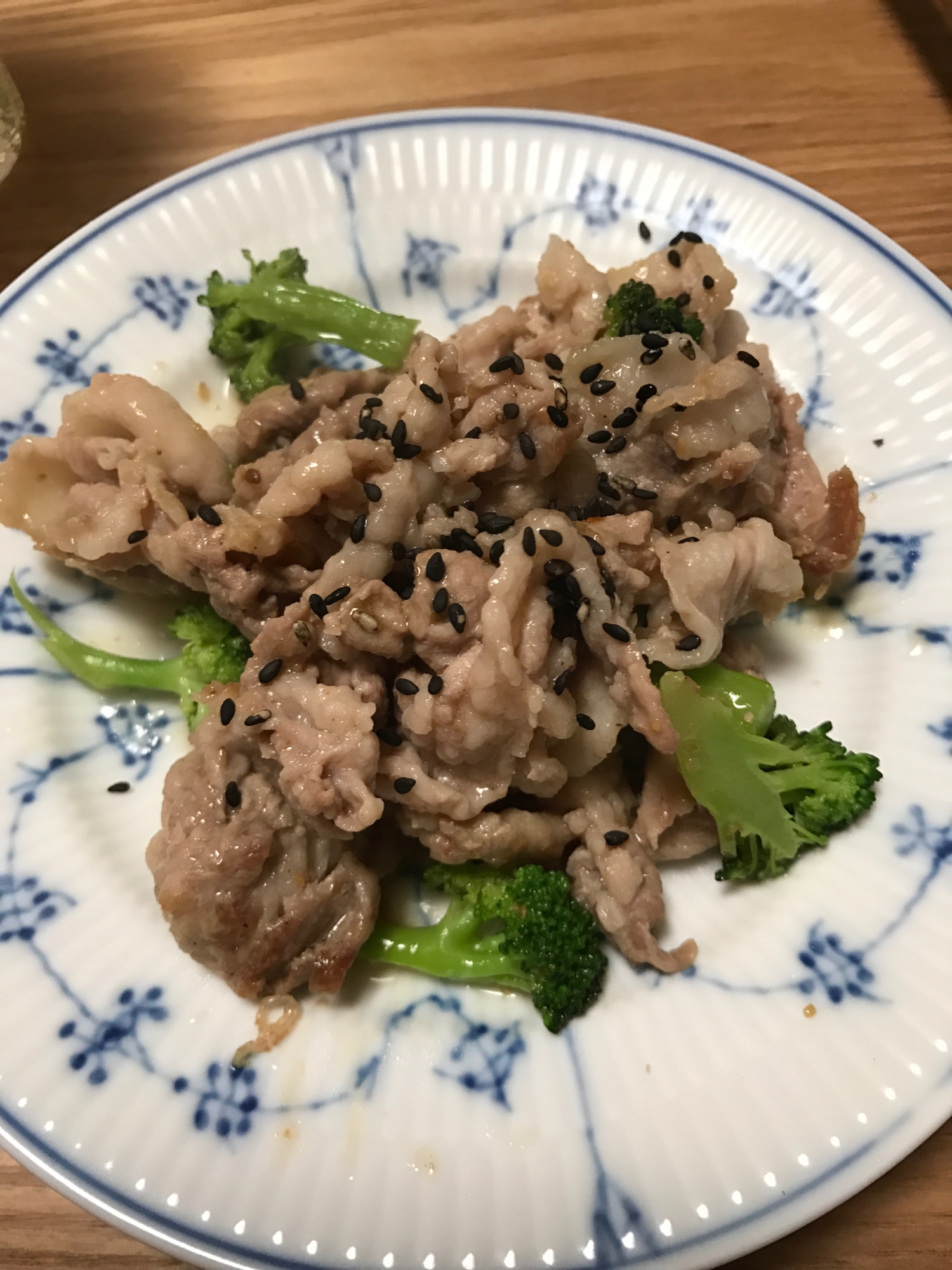 豚こま肉とブロッコリーの胡麻ポン炒め