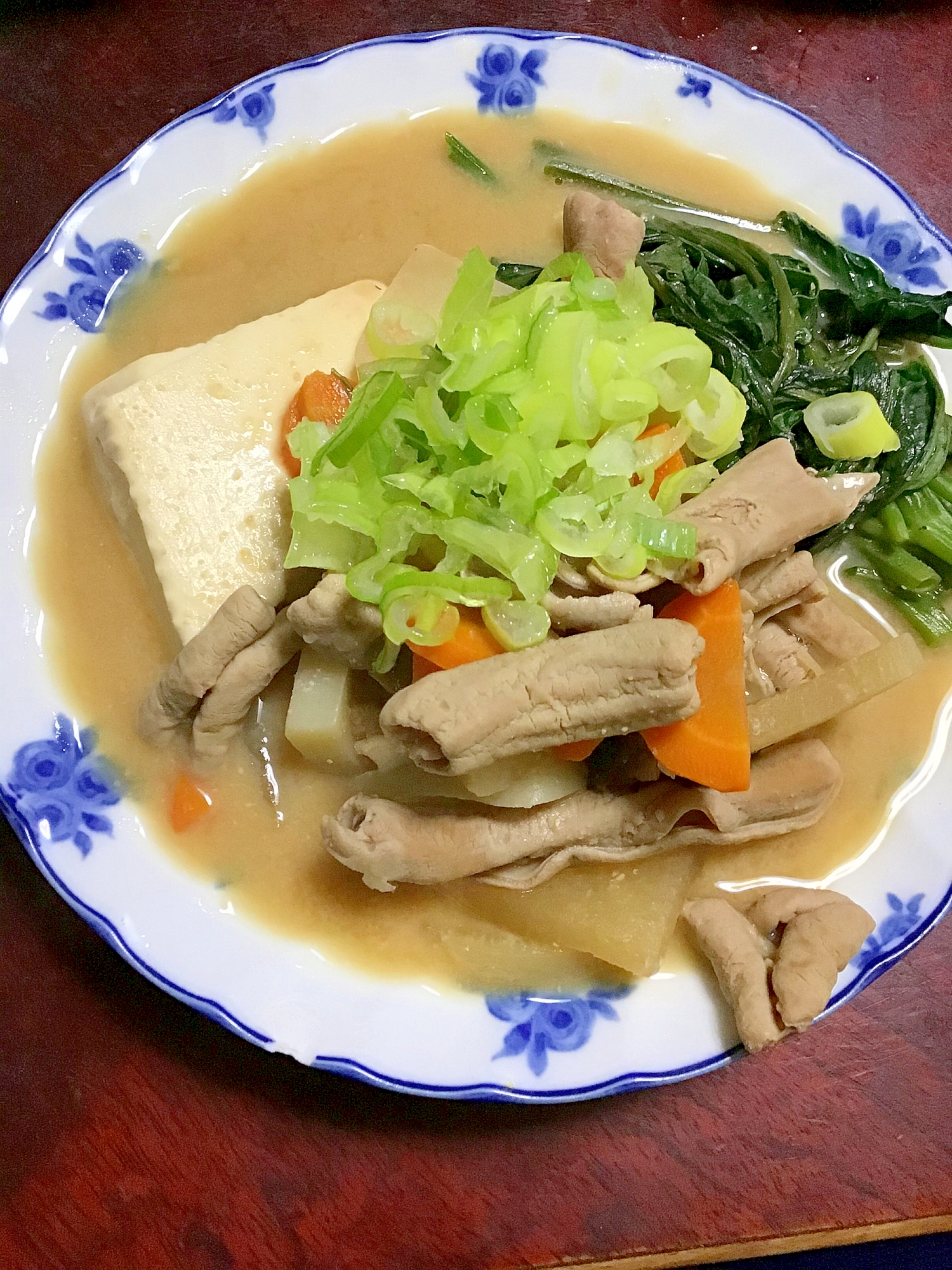 空心菜入りモツ煮豆腐。