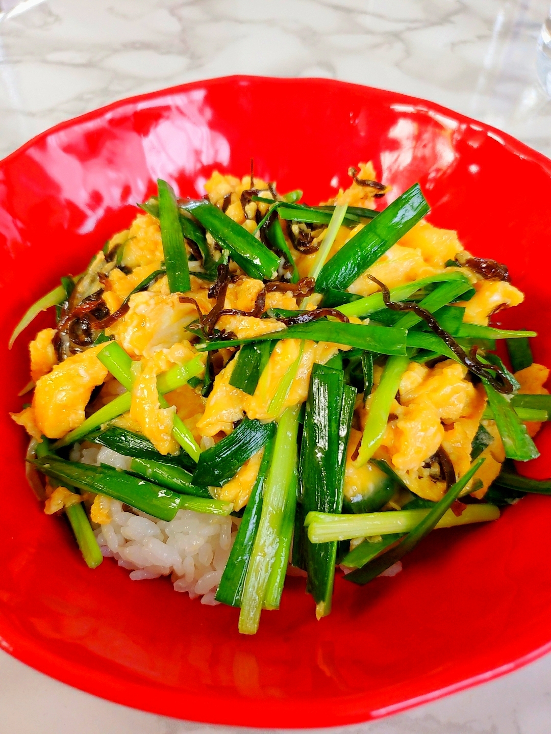 塩昆布ニラ玉丼