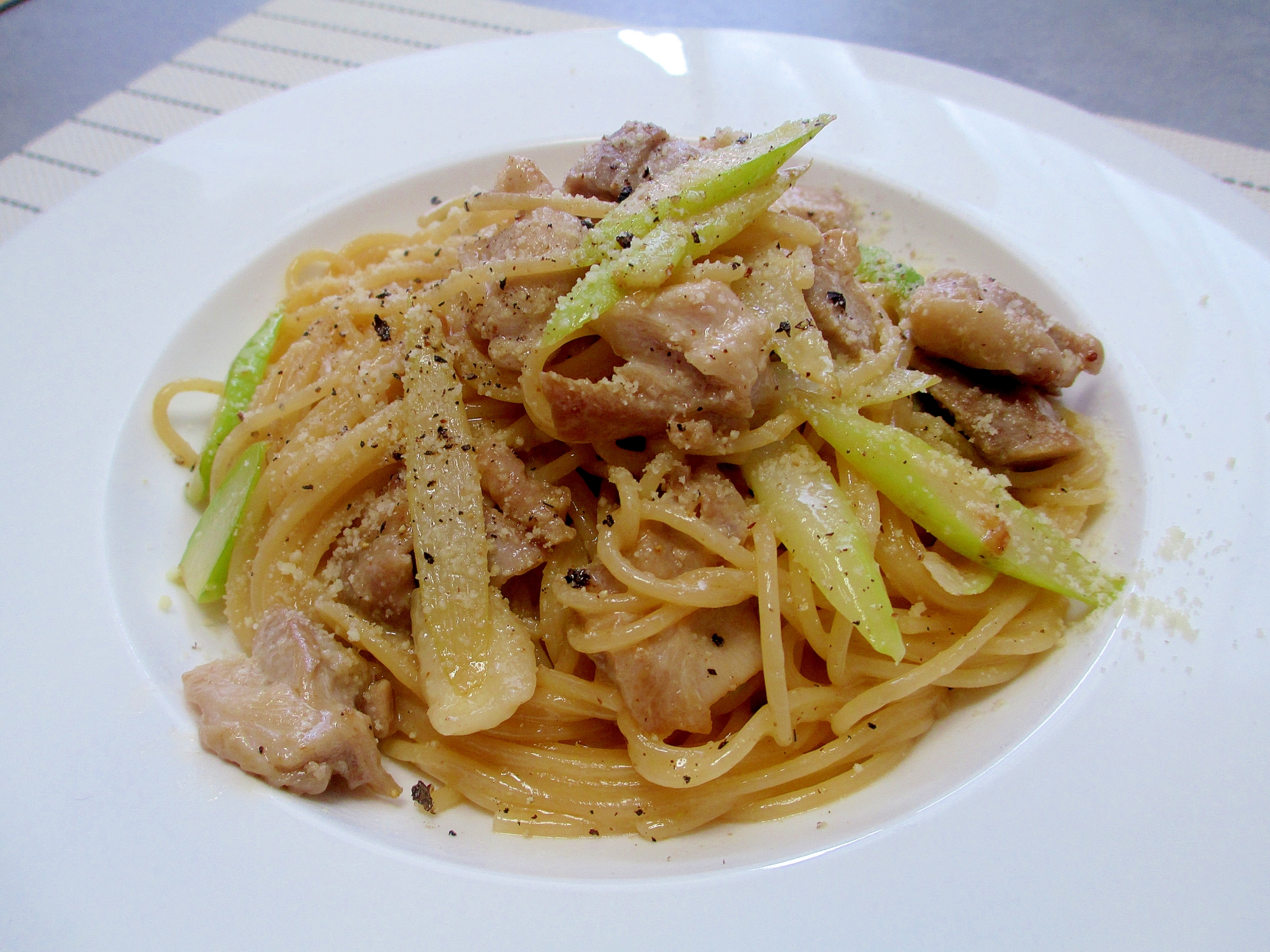 男のパスタ 鶏とアスパラのガリバタスパゲッティ レシピ 作り方 By たけちゃ む 楽天レシピ