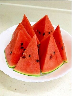 何個に切っても同じ甘さ スイカの切り方 レシピ 作り方 By ケイヤ5621キエ 楽天レシピ 何個に切っても同じ甘さ スイカの切り方 レシピ 作り方 By ケイヤ5621キエ 楽天レシピ