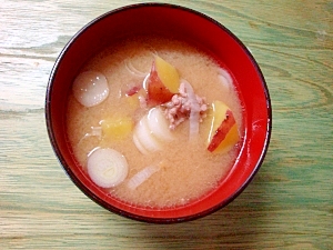 さつま芋と挽肉の味噌汁