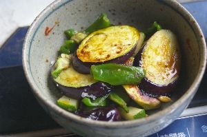 ナスとピーマンのニンニク醤油炒め