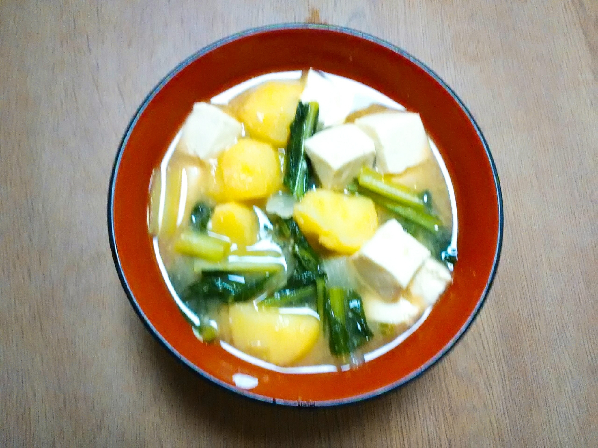 じゃが芋と豆腐とほうれん草のみそ汁