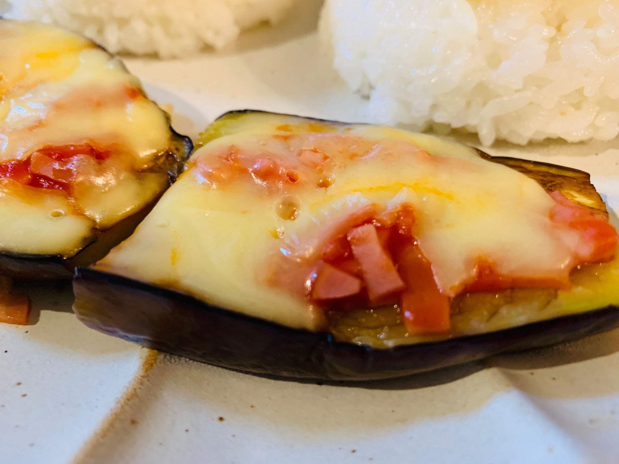 なす】ベーコンとなすのとろーりピザ！ レシピ・作り方 by まる4949