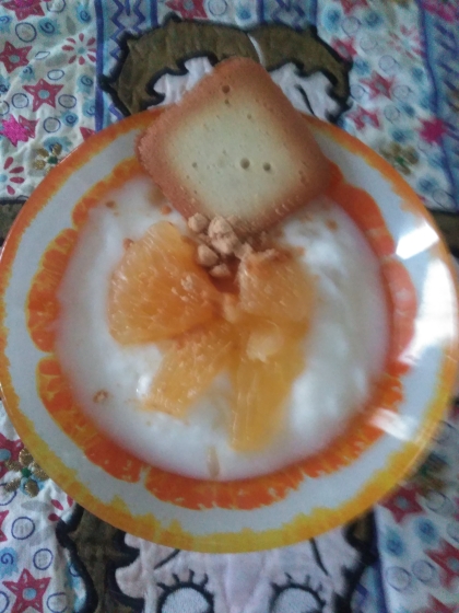 みかんとクッキーときな粉のヨーグルト