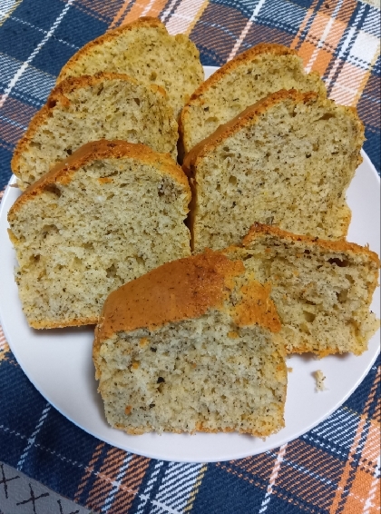 はじめまして。ほうじ茶パウンドケーキ作ってみました！ヘルシーで、いいですね〜美味しいです。また作ります！ごちそうさま♪ありがとう(⁠｡⁠•̀⁠ᴗ⁠-⁠)⁠✧