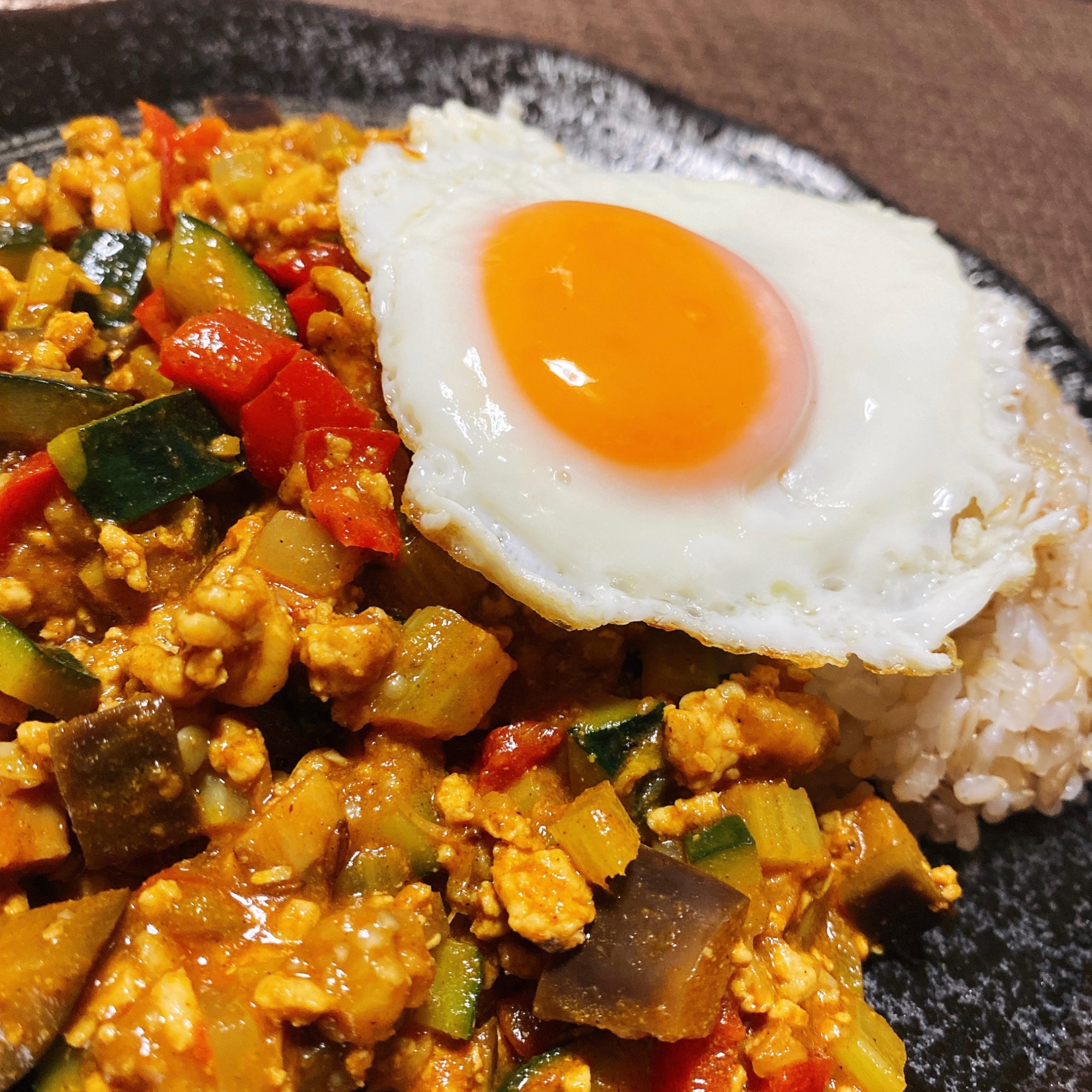 ズッキーニで♪夏野菜たっぷりチキンキーマカレー