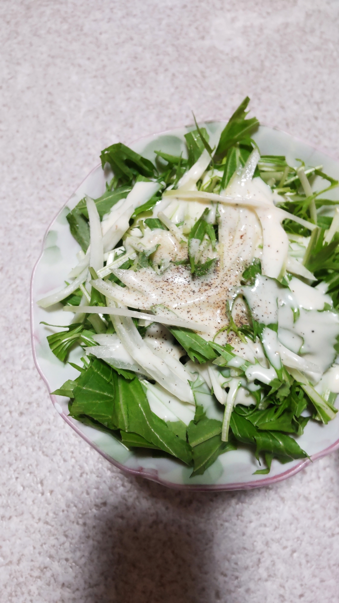 水菜と玉ねぎのシーザーサラダ
