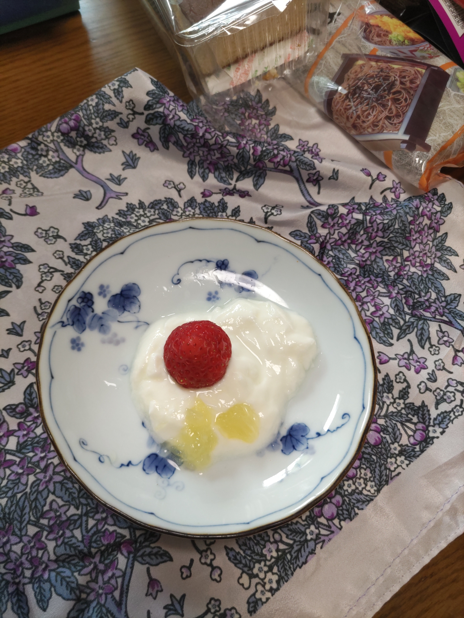 いちごとグレープフルーツヨーグルト