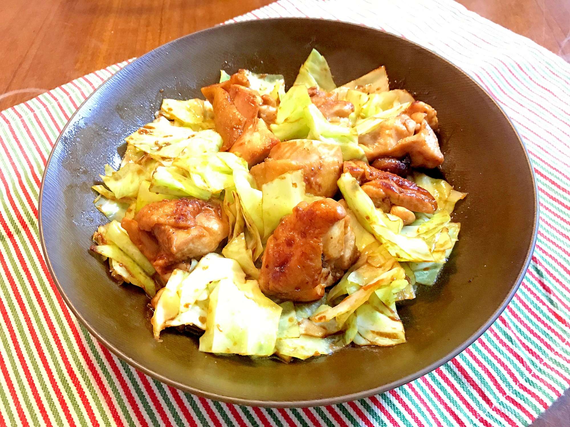 鶏肉とキャベツの赤味噌炒め