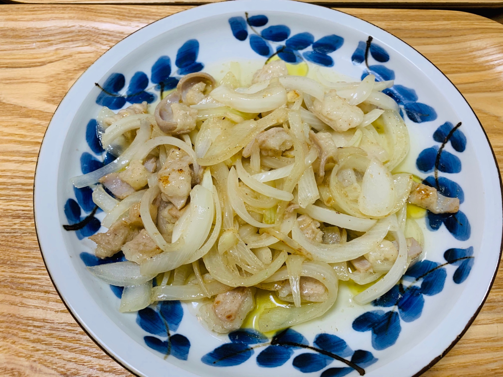 タマネギたっぷりホルモン焼きの白だし風味