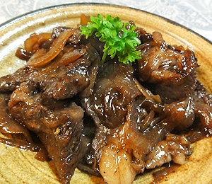 牛肉玉ねぎのワインジンジャー煮