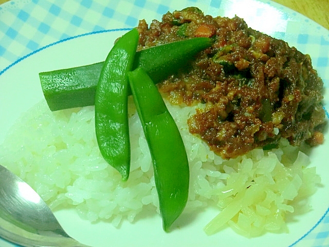 カレールーを使って、簡単ドライカレー