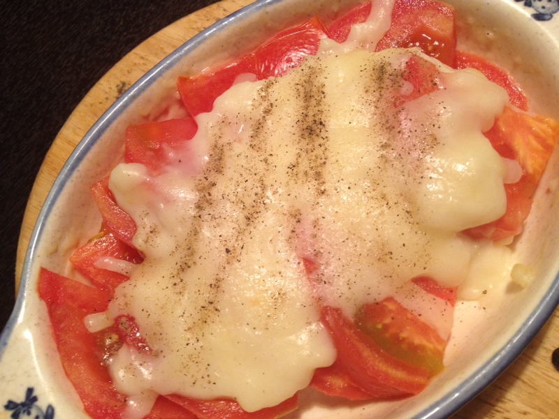 ホワイトソースの焼きトマト