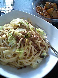 キャベツと牛挽き肉の塩味スパゲティ