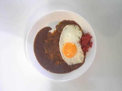 目玉焼きカレーライス