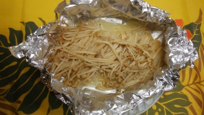 シンプルに！玉ねぎとえのき茸のホイル焼き