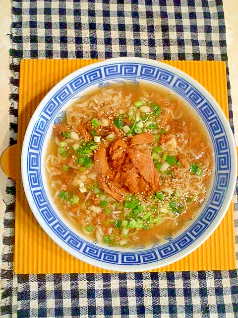 まぐろフレークの豚骨ラーメン♪