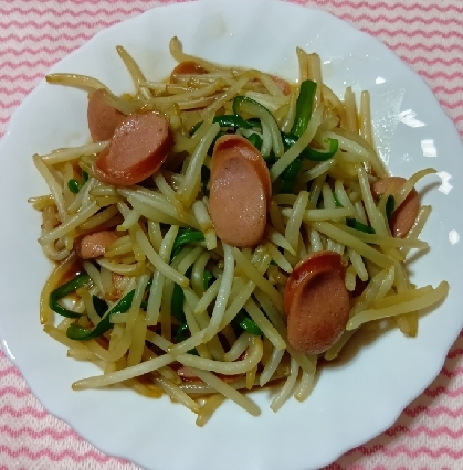 もやしとウインナーの炒め物