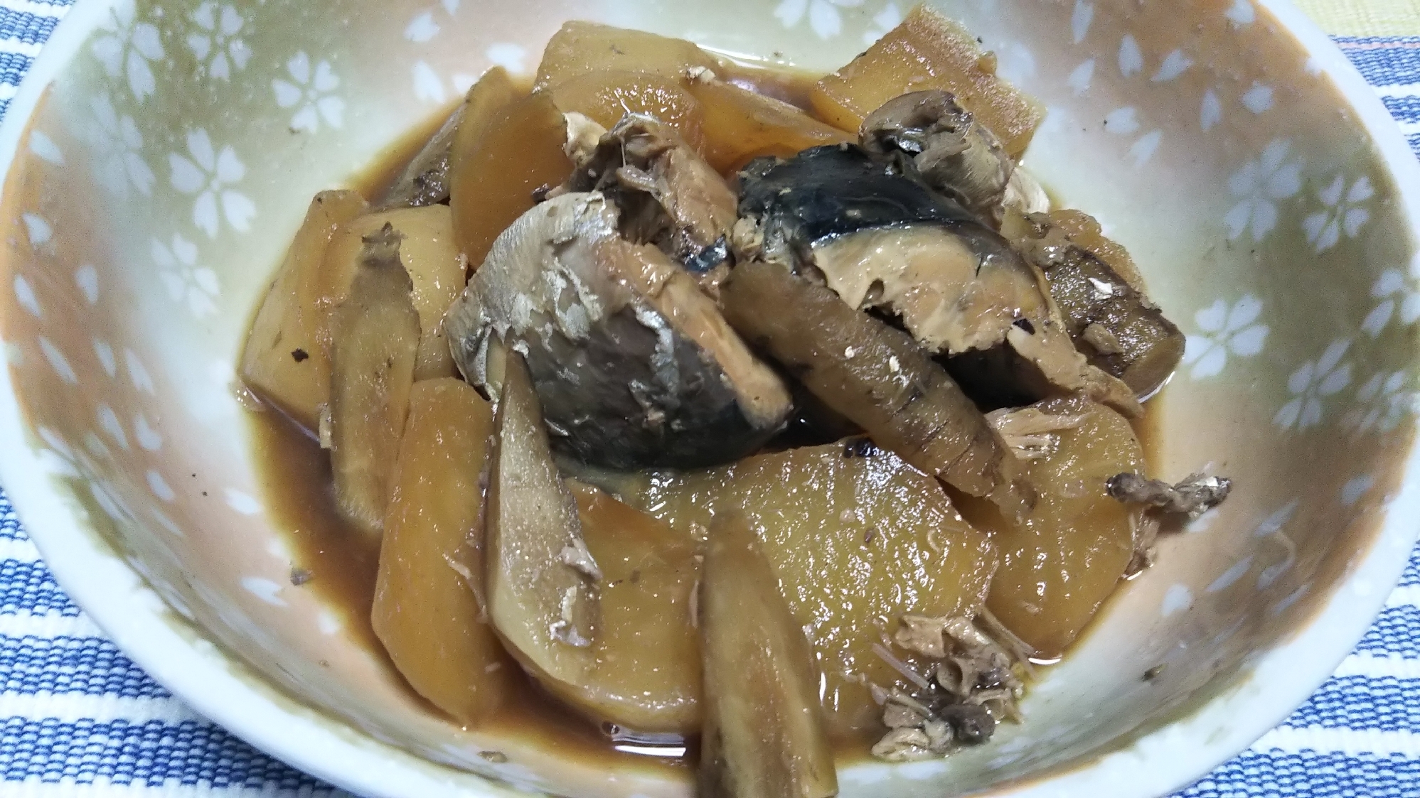 大根とゴボウとサバの水煮缶の煮物☆