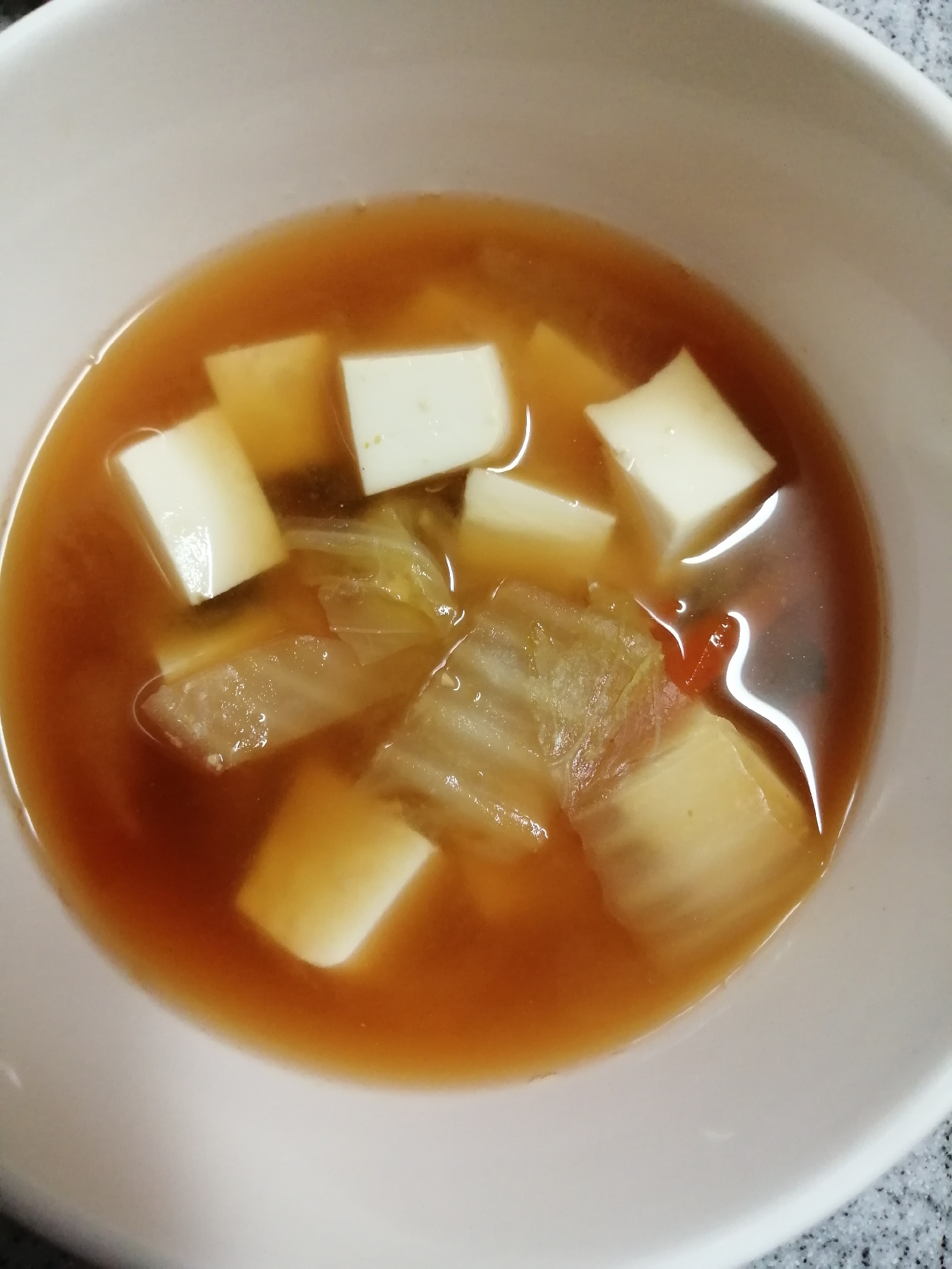白菜とにんじんと豆腐の味噌汁