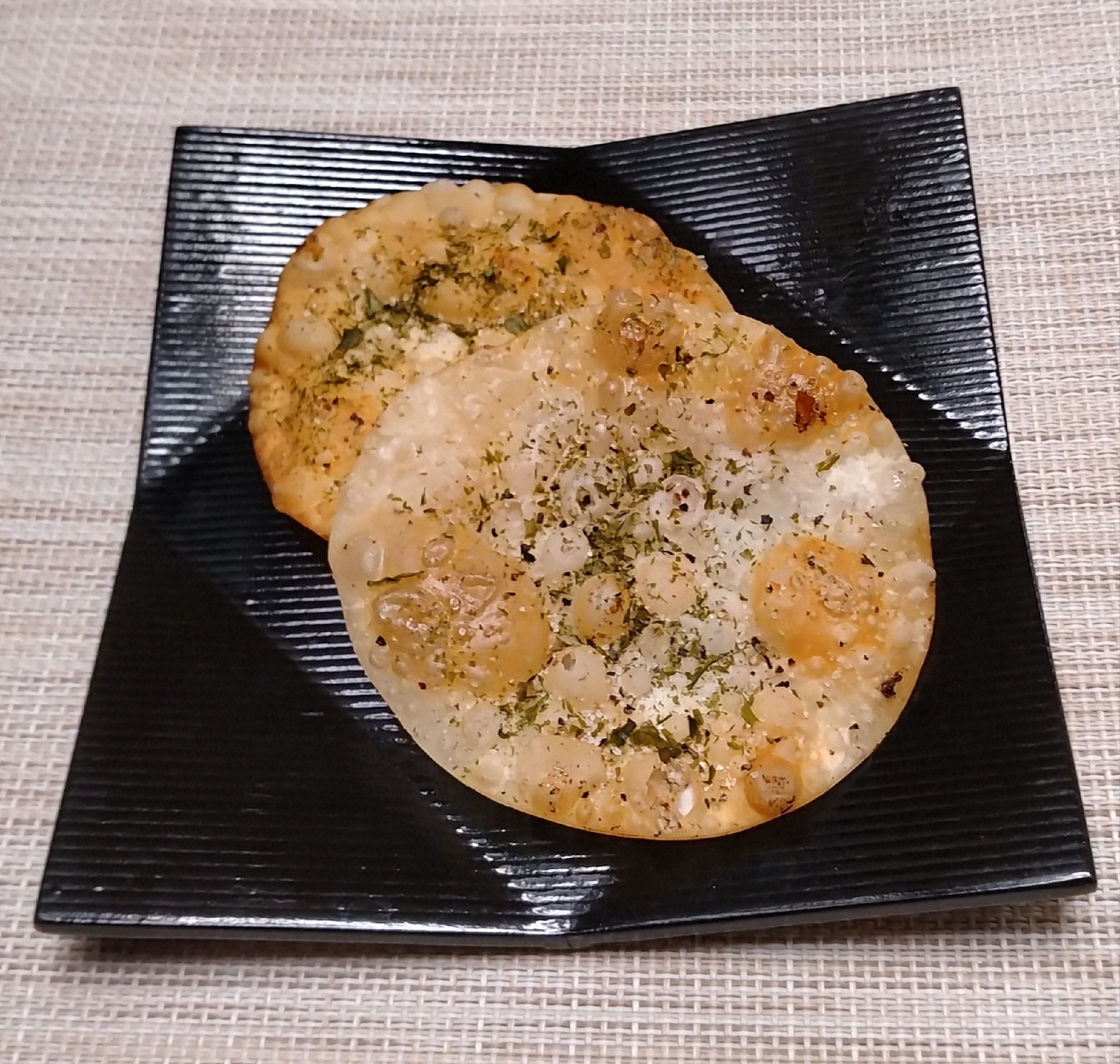 これなんだ?煎餅もどき!