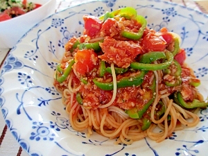 ササミとピーマンのさっぱりトマトソースパスタ