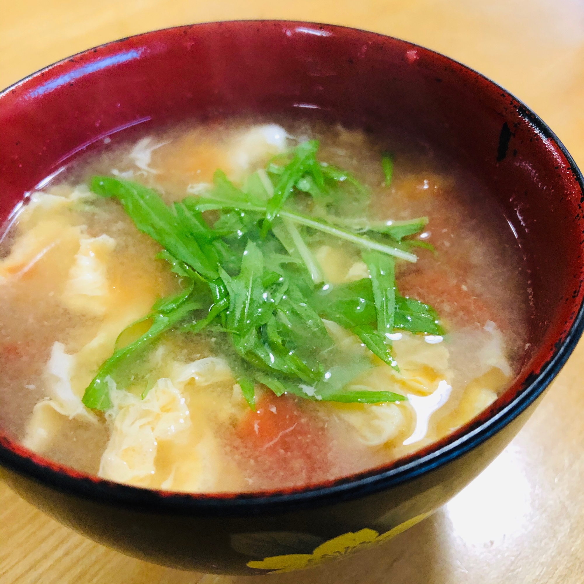 トマトと卵のさっぱり味噌汁