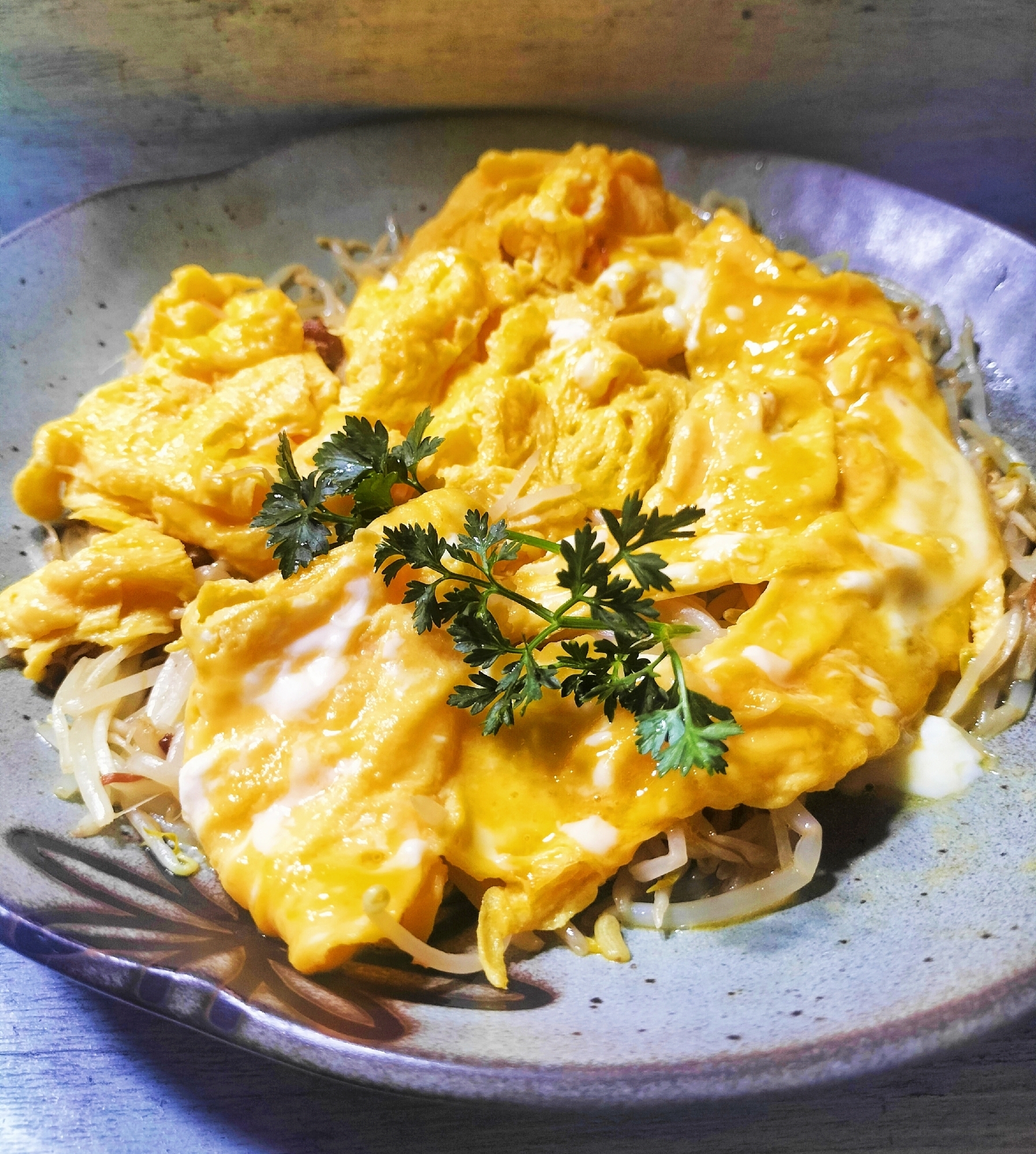 100円以下で出来る✨もやしのXO醤炒め✕卵