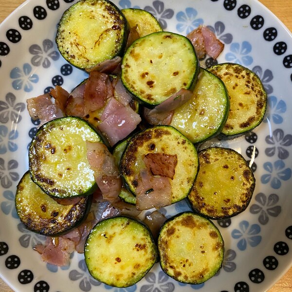 ズッキーニとベーコンの炒め物 レシピ 作り方 By みひろれいか 楽天レシピ ズッキーニとベーコンの炒め物 レシピ 作り方 By みひろれいか 楽天レシピ