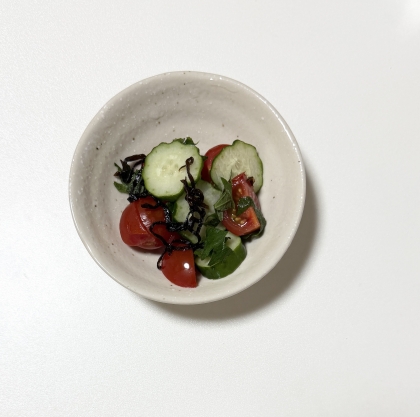 和えるだけ♡トマトときゅうりのみょうが塩昆布サラダ