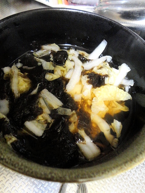 白菜と海苔の梅こぶ茶スープ