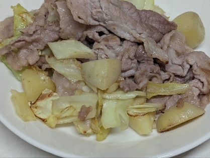 豚肉とじゃがいもとキャベツの炒め物