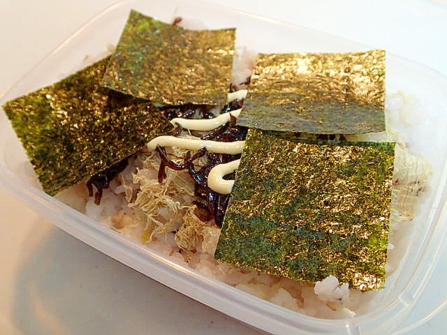 お弁当　2種の昆布と海苔のからしマヨかけご飯
