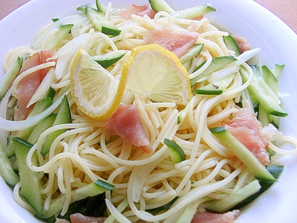 安くデリ風❤生ハムのスパサラダ♪(胡瓜&玉ねぎ)