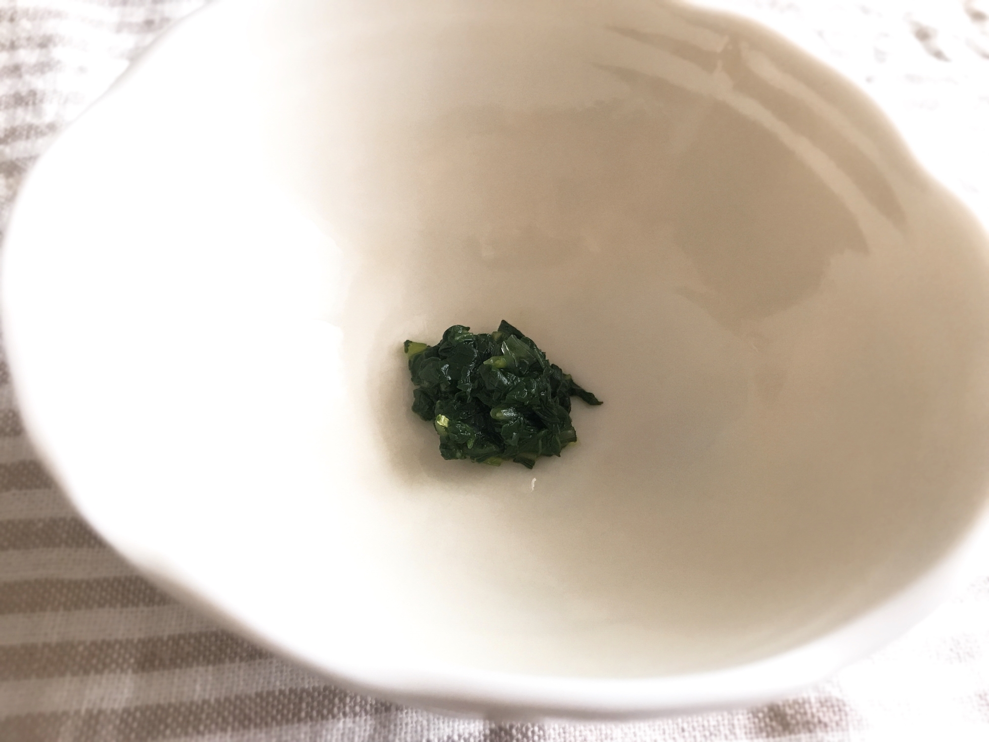 【離乳食中期】小松菜のみじん切り