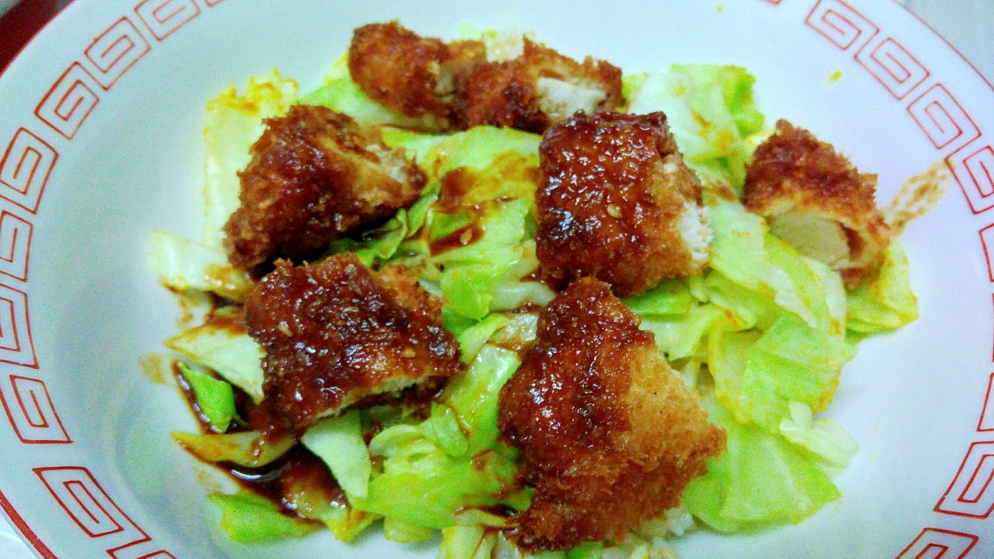 カレーキャベツとチキンのソースかつ丼