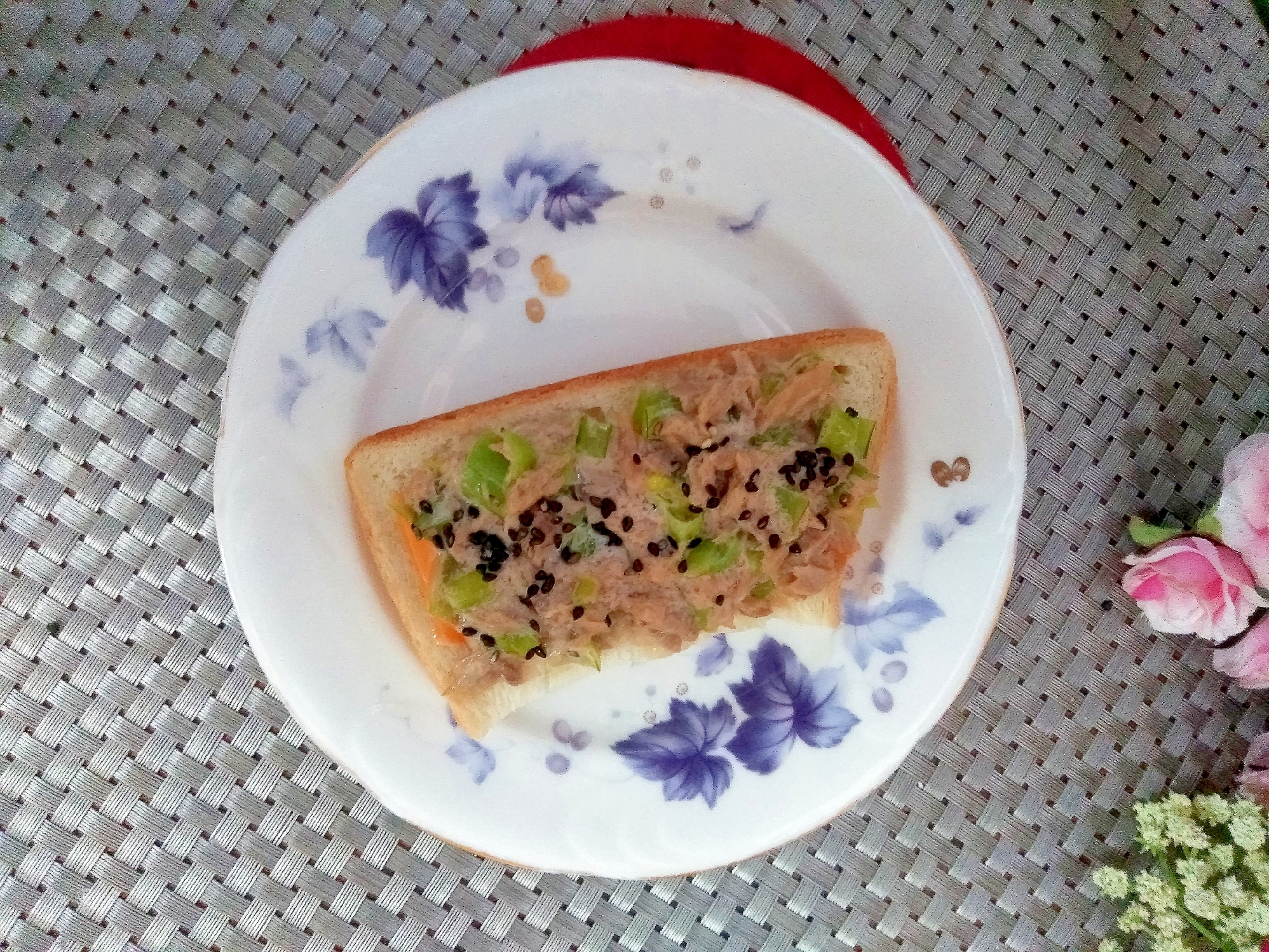 ツナと小松菜ごまトースト
