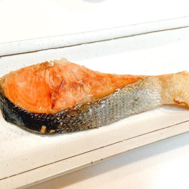 いつでも簡単すぐできる フライパンで焼き鮭 レシピ 作り方 By アボカドプリン 楽天レシピ