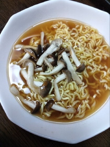 こんにちは。ラーメンに炒めたしめじのせて美味しくできました。レシピ有難うございました。