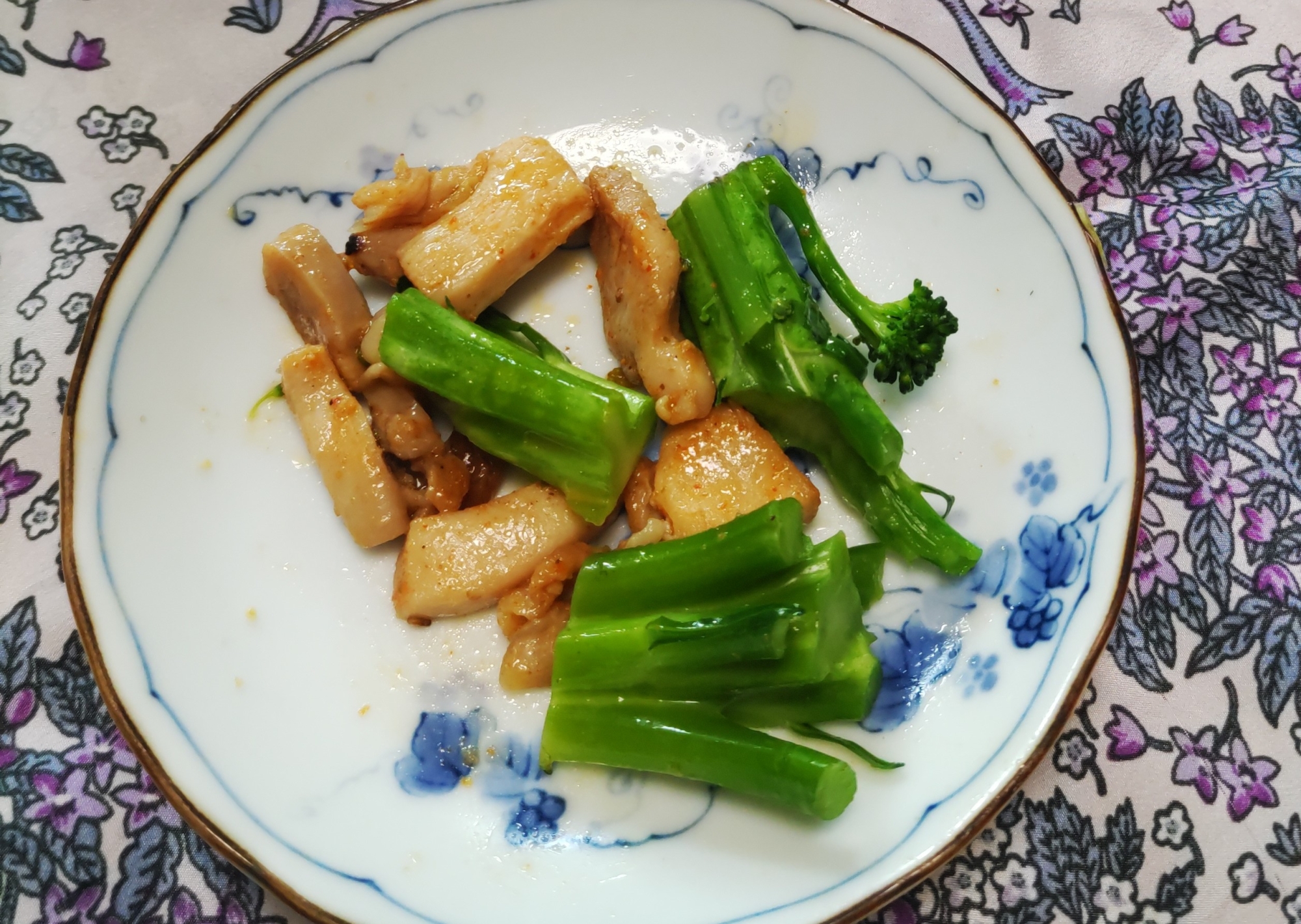 ブロッコリーの茎と鶏肉炒め