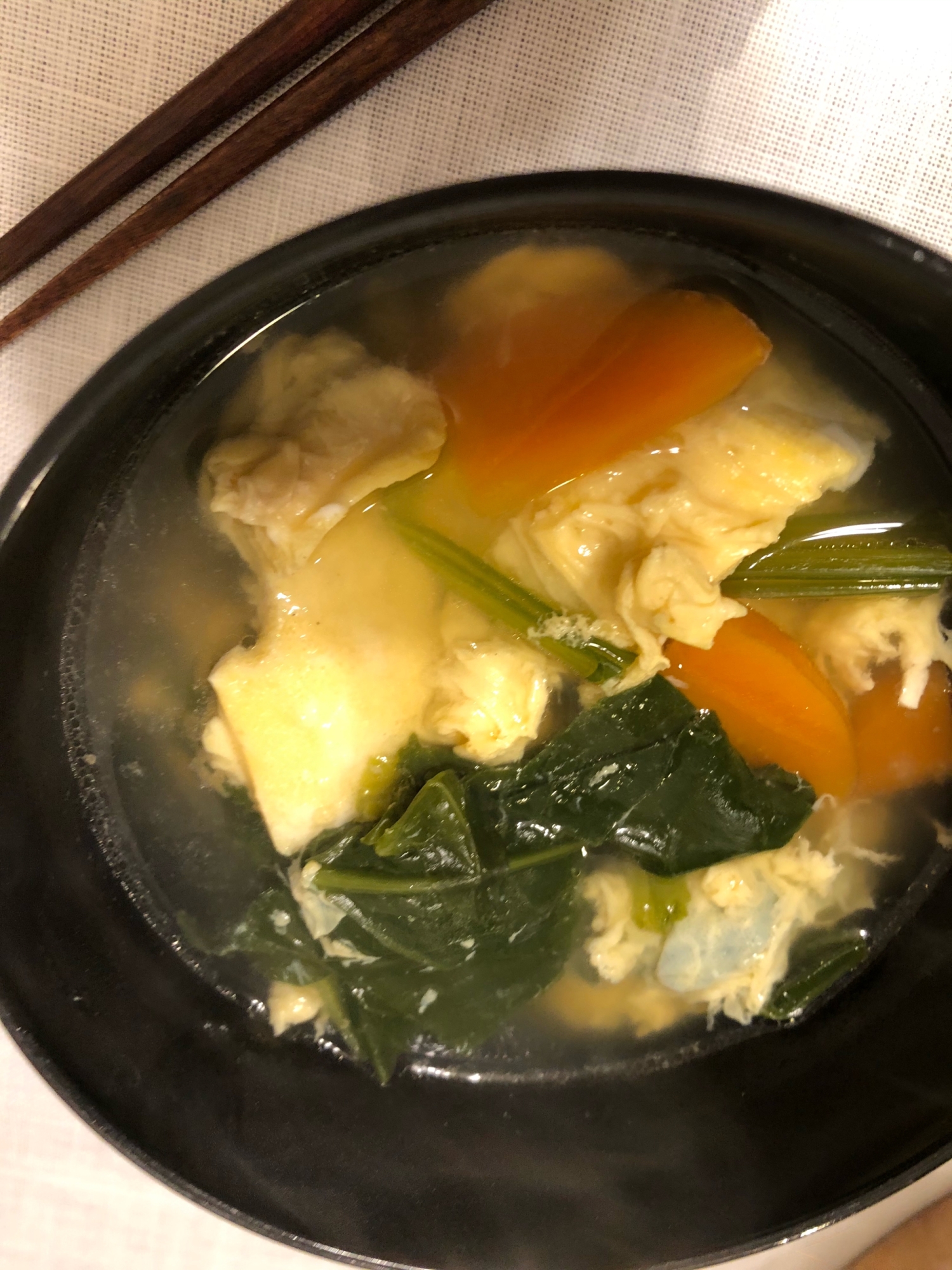 ほうれん草とにんじんの卵コンソメスープ