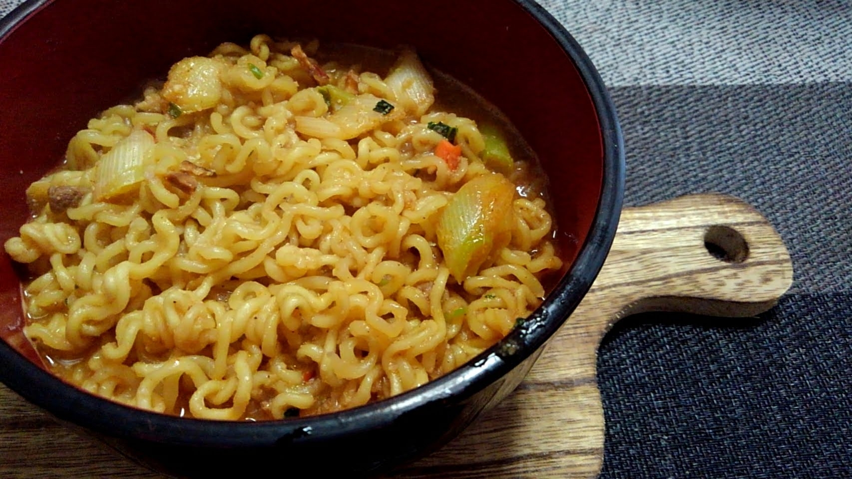 辛ラーメンを使用した長ネギすり胡麻坦々麺( ﾟДﾟ