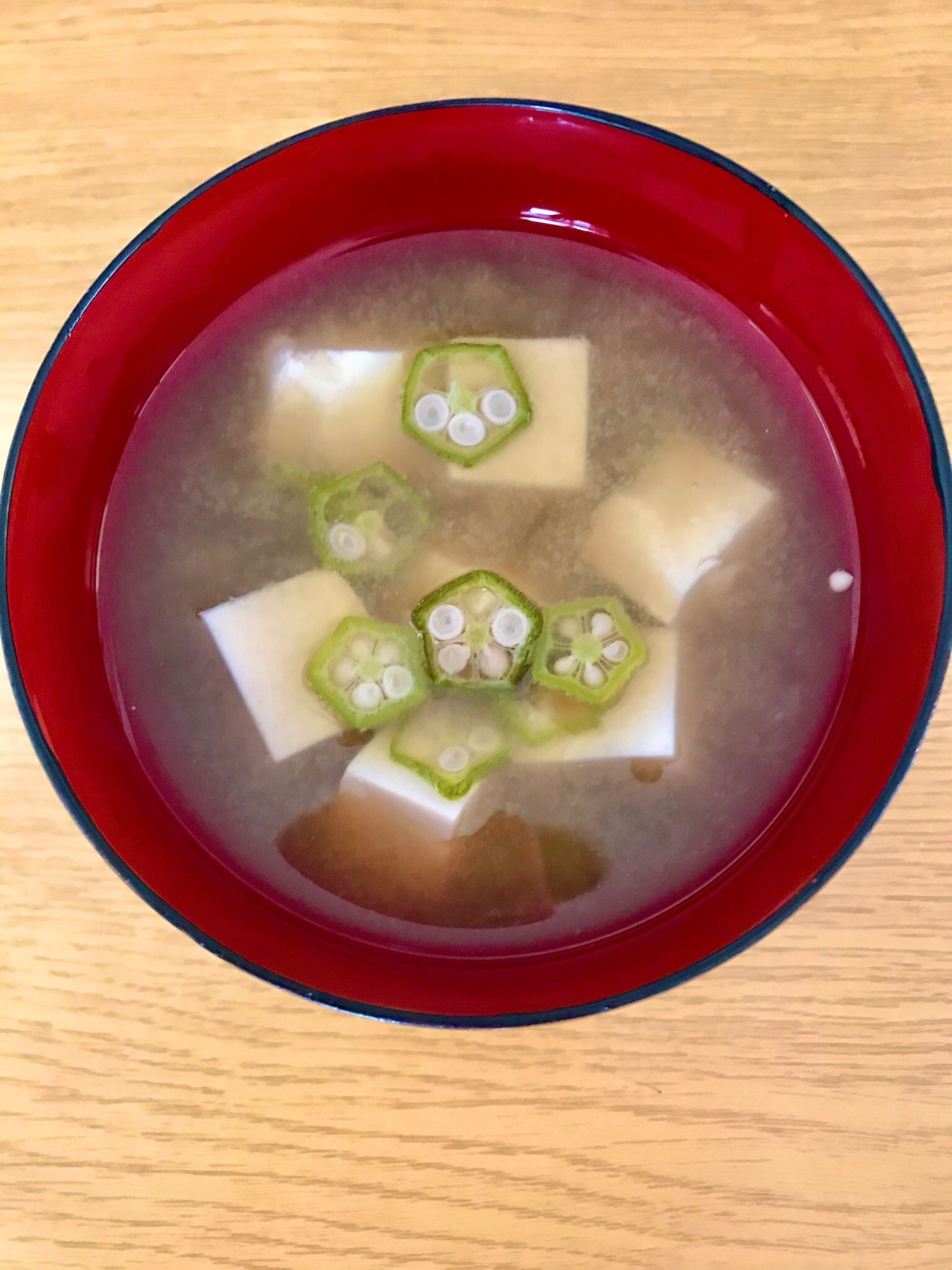 オクラと豆腐の味噌汁