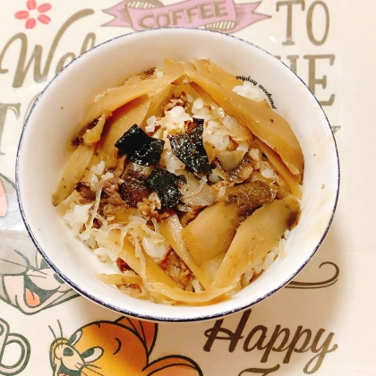 お肉少しで大満足♡ビビンバ風炊き込みご飯