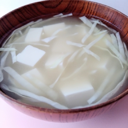 絹ごし豆腐とキャベツのお味噌汁