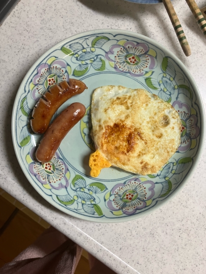 定番♪目玉焼きとソーセージ✧˖°（ゴマ油）